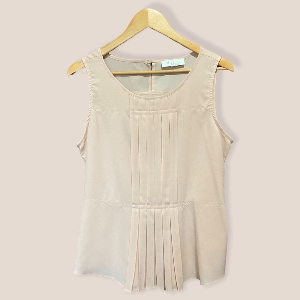 OLIVE & Oak Blush Pleated Top